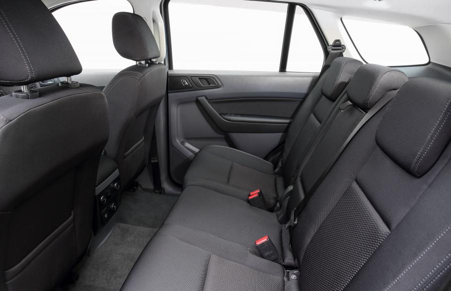 Интерьер Ford Everest Ambiete 2015 года  (AU) (фото 17 из 40)